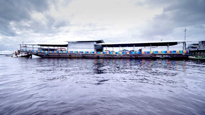 ‘Feira flutuante’ vai abrigar 221 permissionários da Manaus Moderna