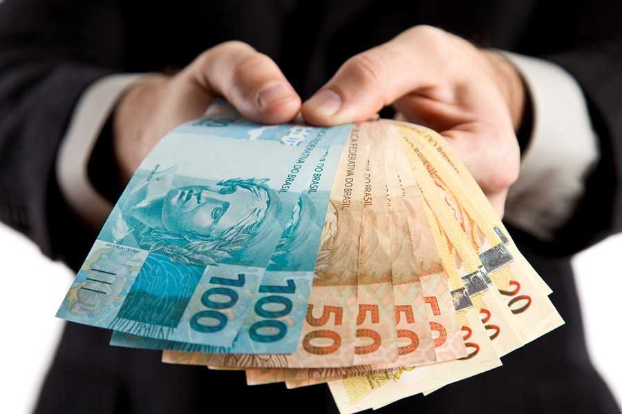 Aprovado MP que elevou salário mínimo para R$ 1.100 em janeiro