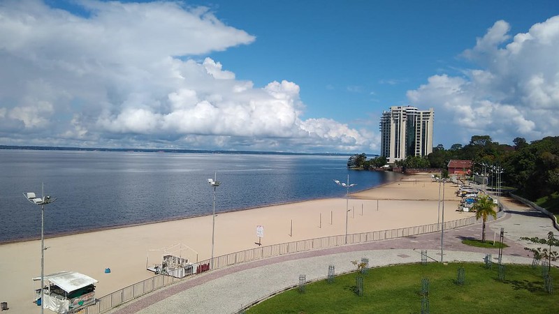 Praia da Ponta Negra está aberta ao público durante a semana