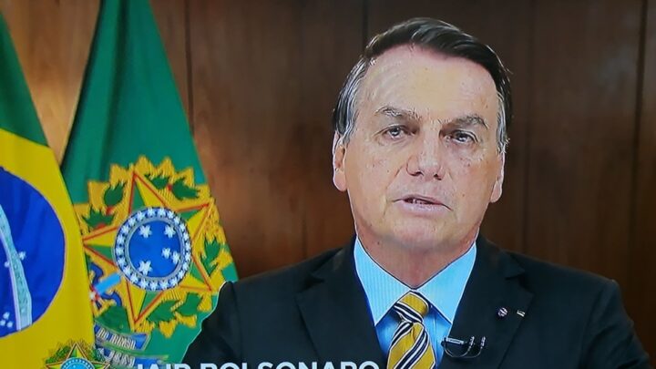 Panelaço marca pronunciamento de Bolsonaro nesta noite de quarta (2)