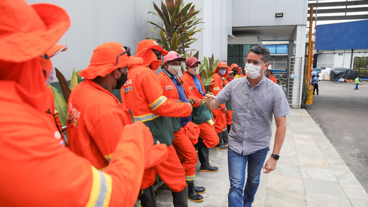 Prefeito de Manaus anuncia antecipação da primeira parcela do 13º salário