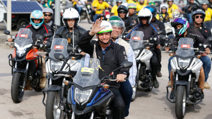 Bolsonaro vem a Manaus em junho passear de moto
