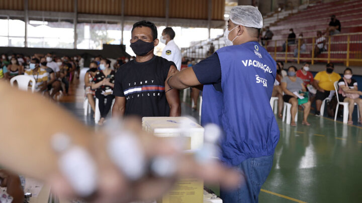 Postos de vacinação contra a Covid-19 não funcionarão nesta segunda-feira em Manaus