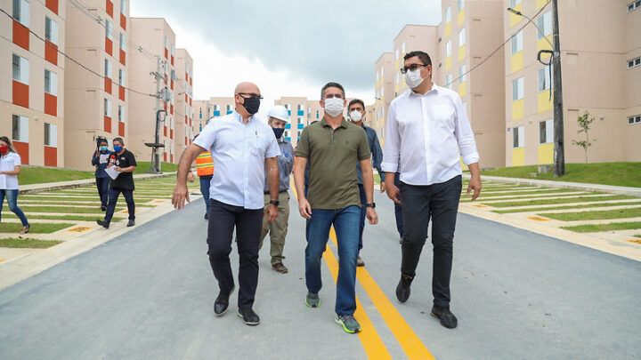 Prefeito David e presidente Bolsonaro inauguram residencial Manauara 2 nesta quarta (18)