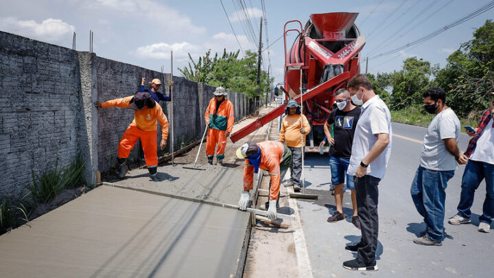 Vice-prefeito Marcos Rotta fiscaliza fase final de implantação de calçadão na avenida Cosme Ferreira