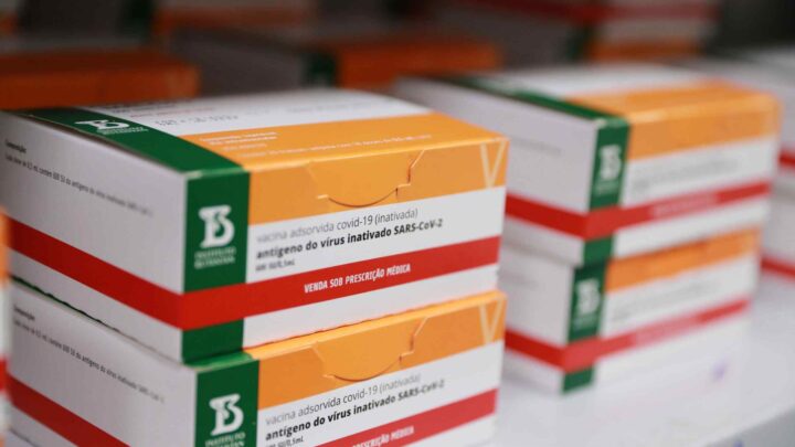 Amazonas recebe 108 mil doses de vacina contra a Covid-19
