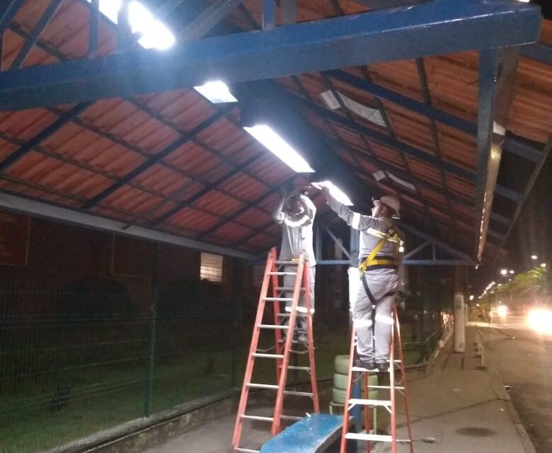Intervenção da Prefeitura de Manaus reforça iluminação em paradas de ônibus