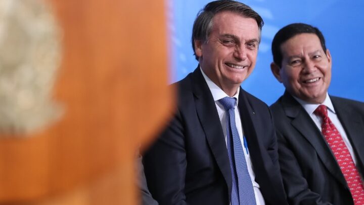 Bolsonaro-Mourão: TSE rejeita cassar chapa, mas diz que disparo em massa será ‘abuso’ em 2022