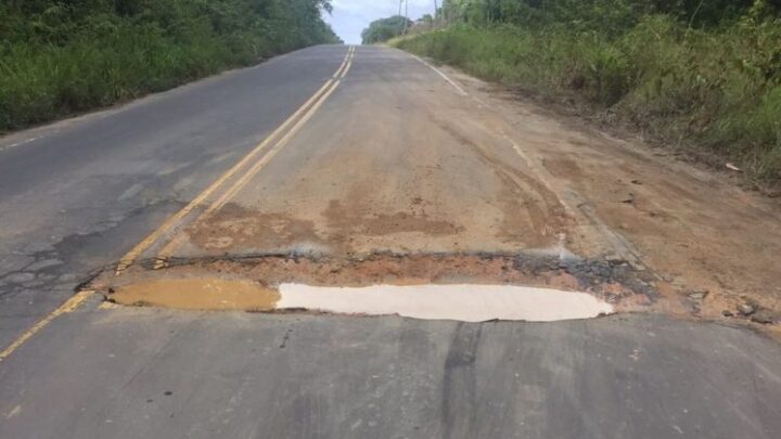 Taxistas interditam nesta quinta-feira estrada AM-010 que liga Manaus a Itacoatiara. Assista aos vídeos: