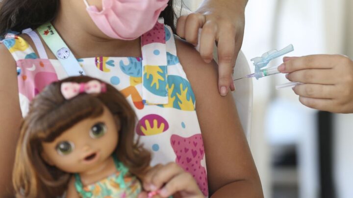 #Podcast – Anvisa libera CoronaVac para crianças e jovens de 6 a 17 anos