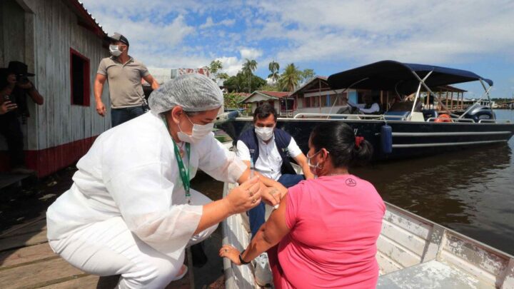 Governo do Amazonas alinha estratégias para ampliar cobertura vacinal contra Covid-19 no interior