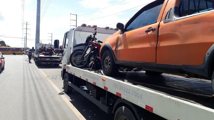 Veículos são apreendidos durante fiscalização para combater irregularidades no transporte urbano em Manaus