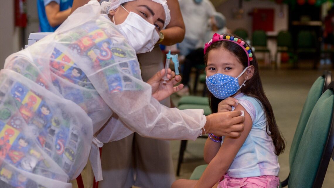 Prefeitura de Manaus segue vacinando crianças de 5 a 11 anos contra a Covid-19 nesta sexta e sábado