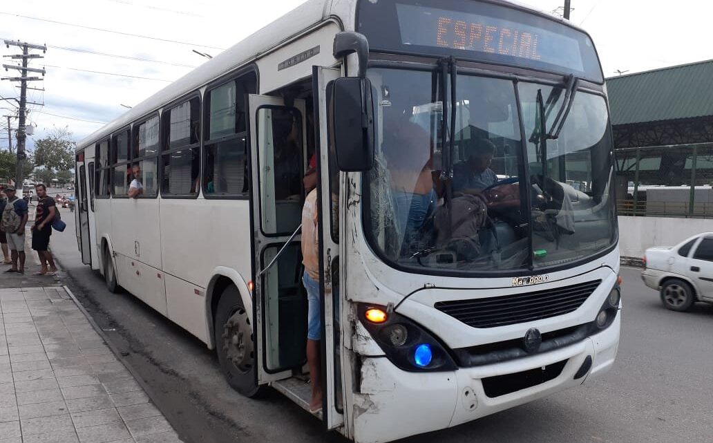 Prefeitura apreende ônibus clandestino que realizava transporte irregular em Manaus
