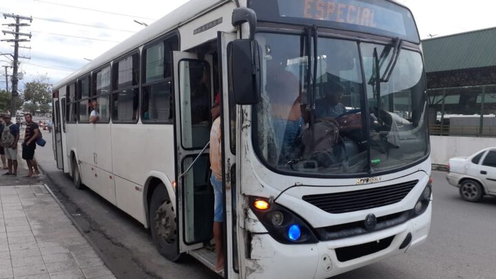 Prefeitura apreende ônibus clandestino que realizava transporte irregular em Manaus