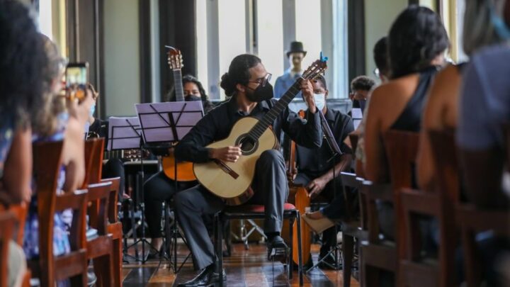 Liceu Claudio Santoro abre audições para Camerata de violões e orquestras, nesta terça (05/04)