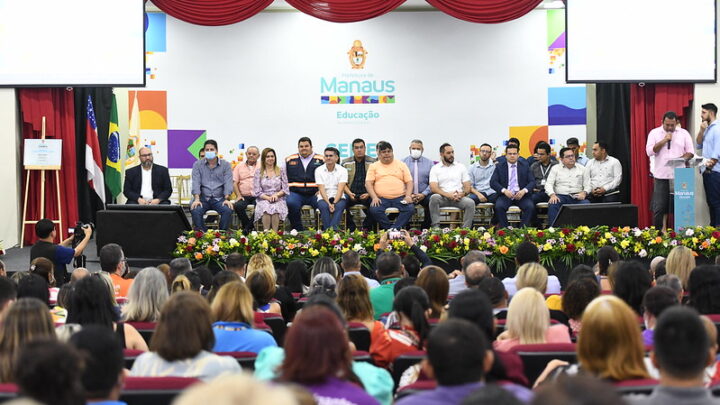 Prefeito David Almeida anuncia Proesc 2022 no valor de R$ 10,2 mi para as escolas municipais