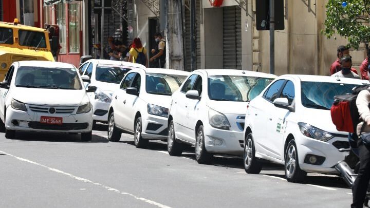 Prefeitura de Manaus cadastra mais de 3 mil taxistas para receber benefício