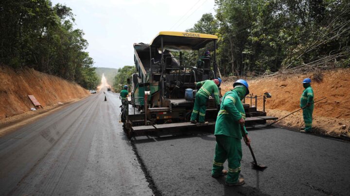 Governo do Amazonas conclui novo asfaltamento em mais de 70 quilômetros da AM-010
