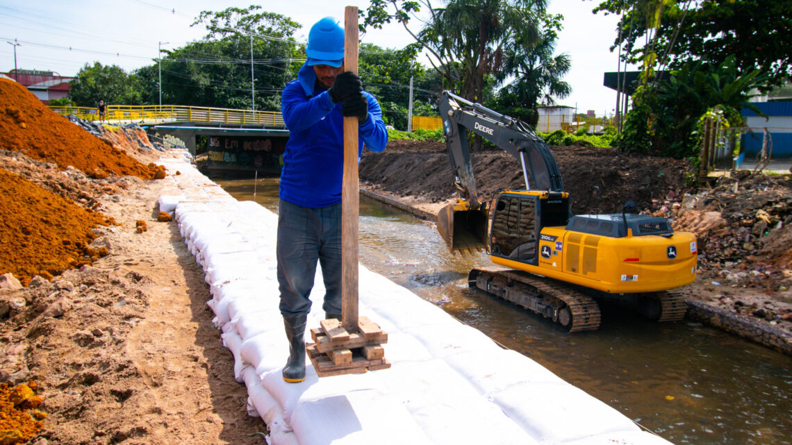 Prefeitura finaliza alargamento de igarapé e recupera 50 metros de drenagem em trecho erodido na Torquato Tapajós