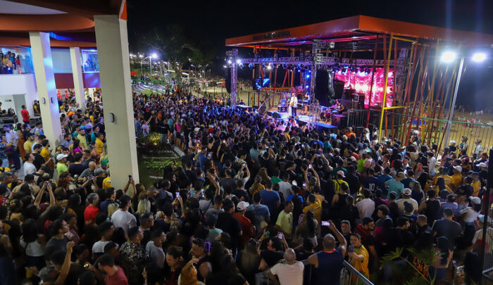 Centro gastronômico e cultural Casa de Praia recebe shows e encanta público