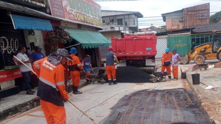 Prefeitura intensifica serviço de recuperação asfáltica nos bairros Coroado, Cidade de Deus e Cidade Nova