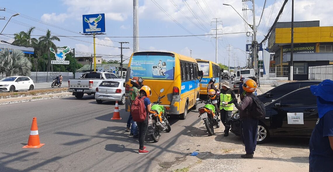 Prefeitura realiza fiscalização de transporte na avenida Autaz Mirim