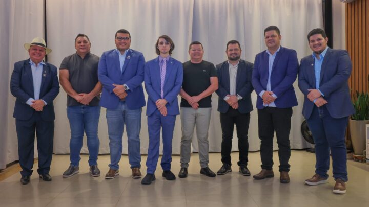 Amom Mandel promove jantar com prefeitos e reafirma compromisso com o interior do Amazonas