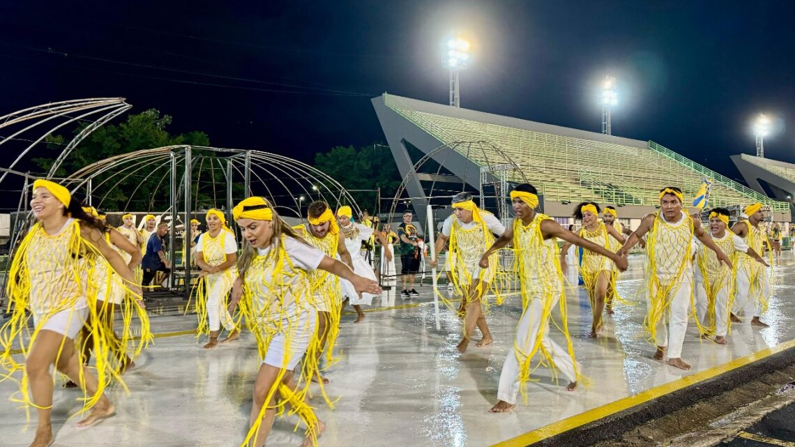 Escolas dos grupos de acesso A e B abrem os agitos carnavalescos com ensaios no Sambódromo