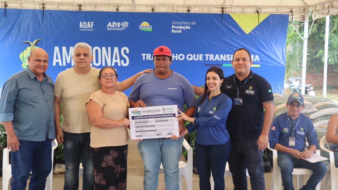 Governo do Amazonas entrega crédito rural e cartas de anistia de débito a produtores rurais de Novo Airão