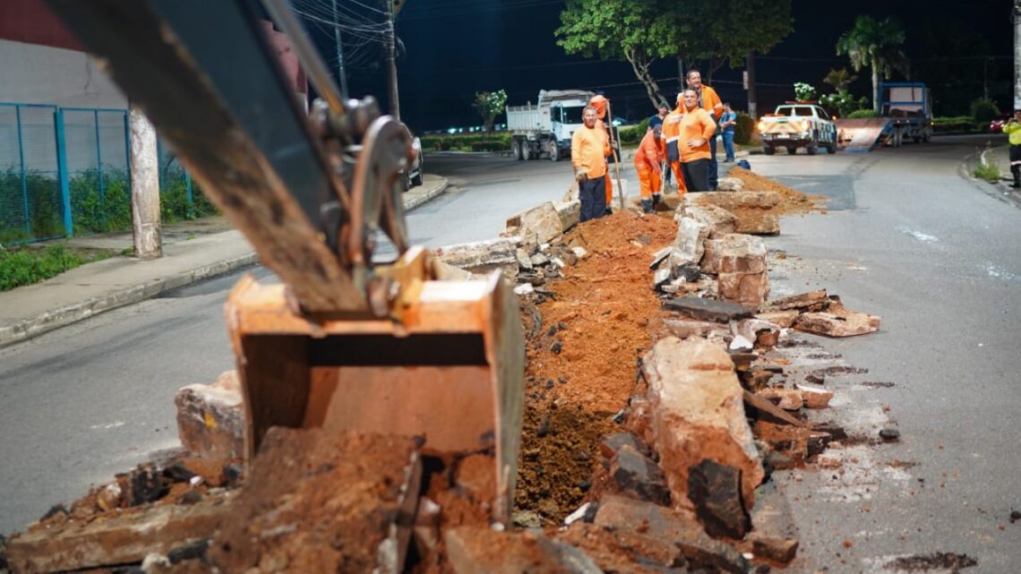 Prefeitura de Manaus finaliza serviço de remoção do canteiro central na avenida Pedro Teixeira