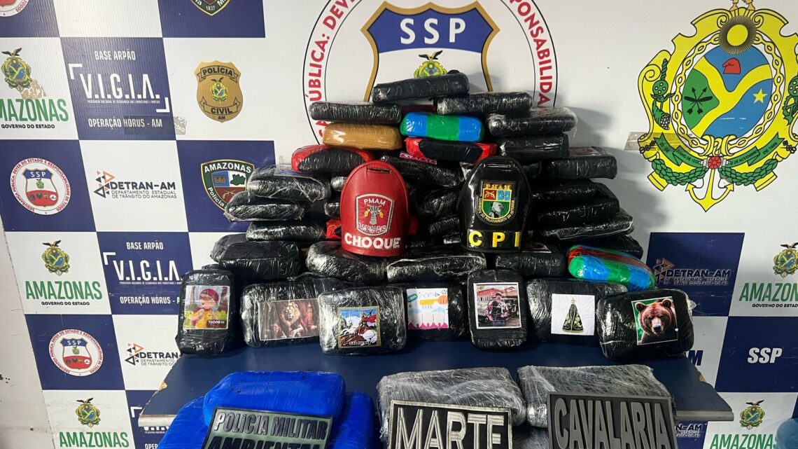 PMAM prende quatro suspeitos em embarcação com cerca de 87 kg de drogas