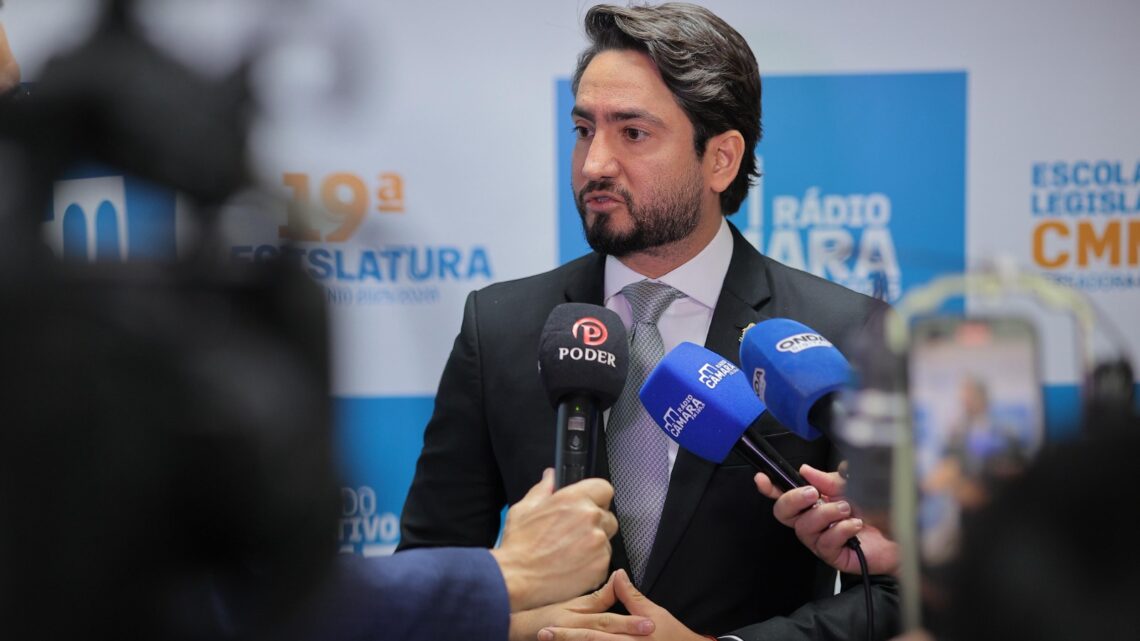Vereador Diego Afonso assina requerimento para abertura de CPI, na CMM