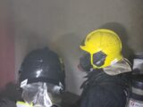 Corpo de Bombeiros controla princípio de incêndio em residência após celular explodir em cima de colchão, em Manaus