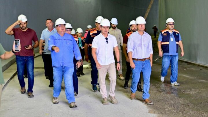 Prefeito David Almeida vistoria obras finais do complexo viário Rei Pelé e aprova intervenção artística no espaço