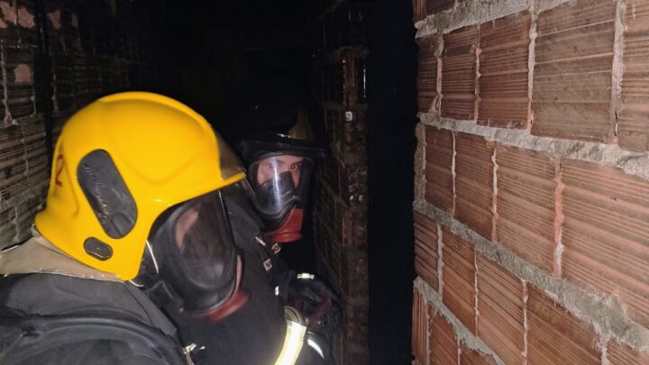 Corpo de Bombeiros do AM controla princípio de incêndio causado por ventilador aquecido.
