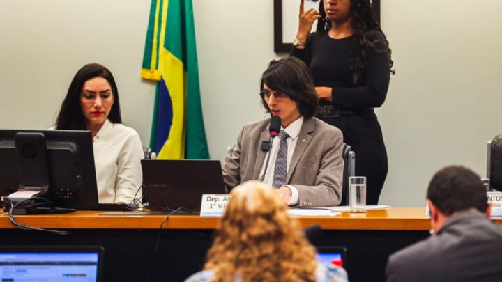Projeto de Amom Mandel que garante punições mais rígidas para crimes de racismo avança na Câmara dos Deputados