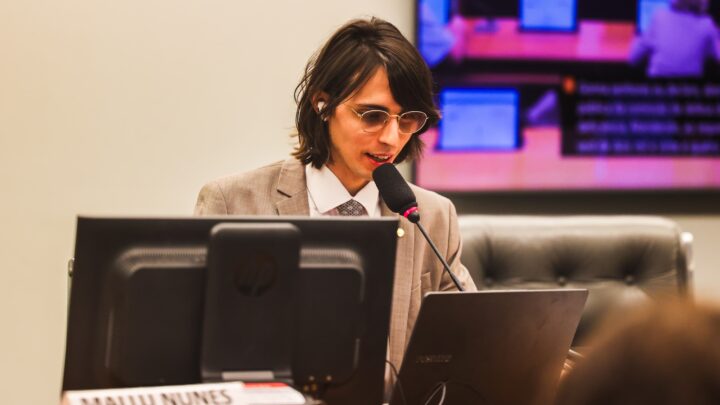 Projeto de Amom Mandel que prioriza recursos do Fundeb para alunos com autismo avança na Câmara