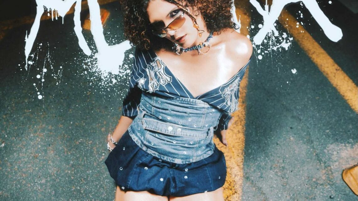 Primeiro single autoral da cantora Duca Vieira chega às plataformas digitais, neste sábado (18)