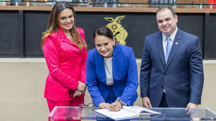 Professora Jaqueline toma posse como deputada estadual e reforça liderança do União Brasil na Aleam