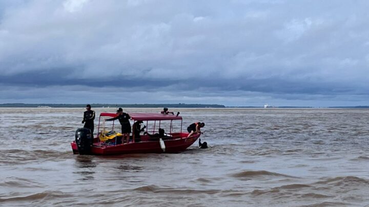 Corpo de Bombeiros encontra corpo de homem desaparecido em naufrágio no Amazonas