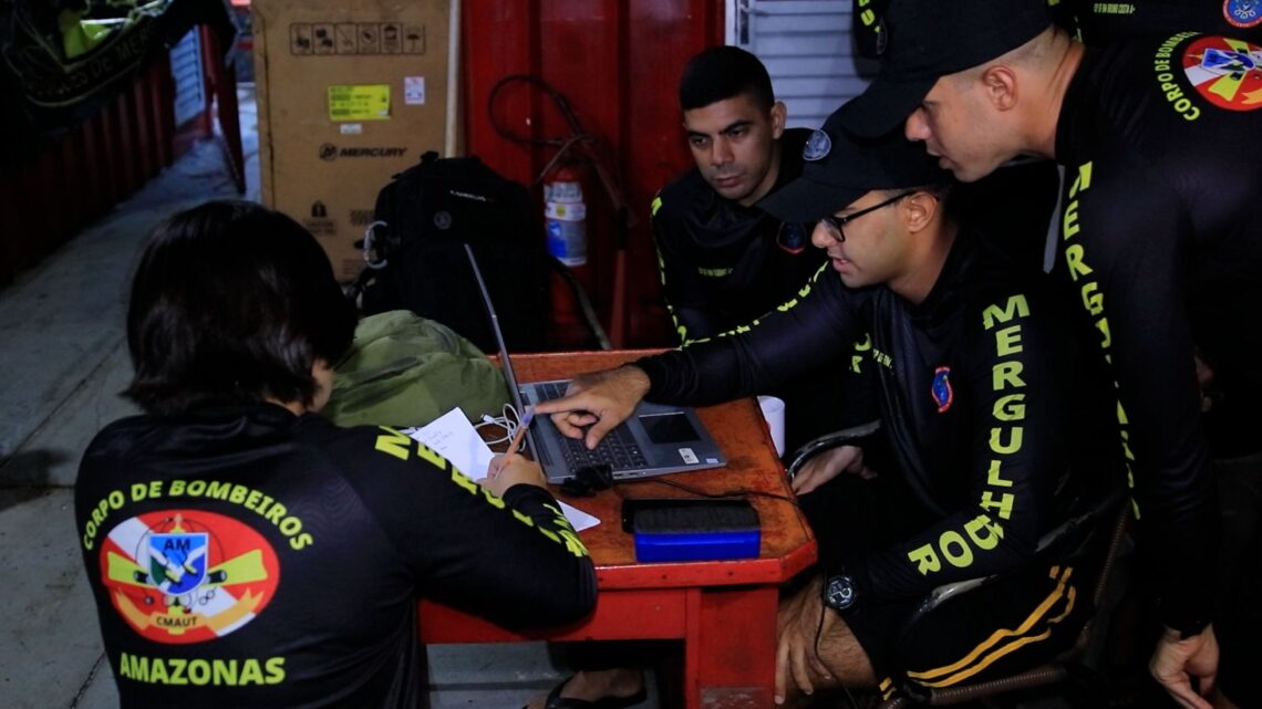 Corpo de Bombeiros já percorreram mais de 212 quilômetros pelo rio Amazonas a procura por desaparecidos em naufrágio