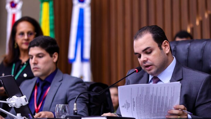 Plenário Ruy Araújo aprova proposta de Roberto Cidade que amplia proteção ao consumidor de operadoras de TV por assinatura e internet