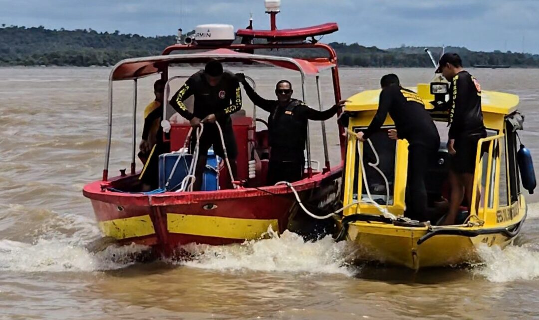 Bombeiros entram no sétimo dia de buscas por desaparecidos em naufrágio no Amazonas