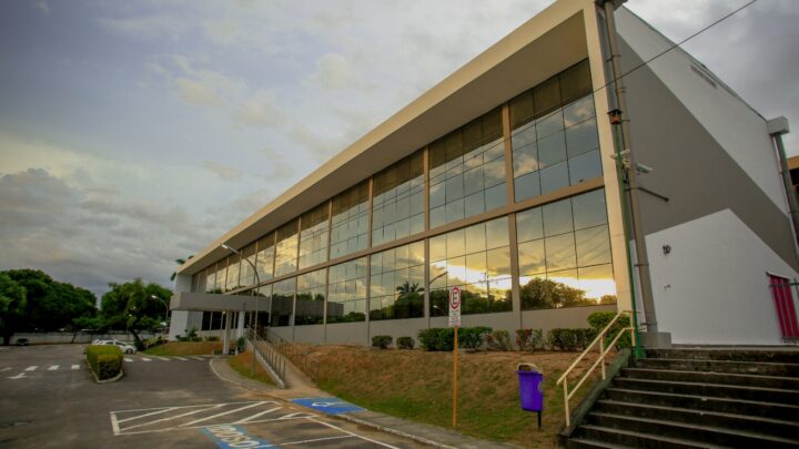 Sede da prefeitura tem registro imobiliário regularizado após demanda histórica de 30 anos