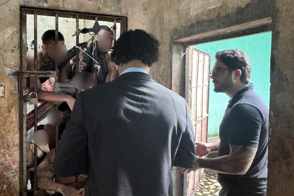 Com atuação do MP, Justiça autoriza transferência de presos da delegacia de Eirunepé para Manaus