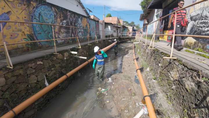 Obra leva pela primeira vez esgotamento sanitário a comunidade de rip-rap em Manaus