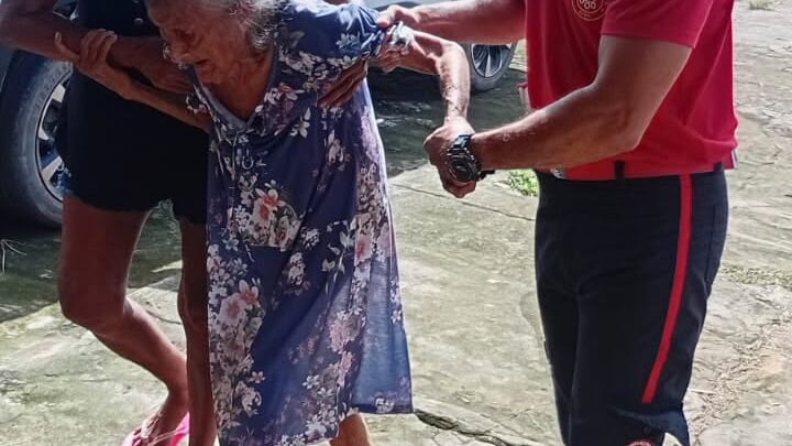 Idosa de 108 anos fica presa dentro de veículo e Corpo de Bombeiros é acionado para o resgate no interior do Amazonas