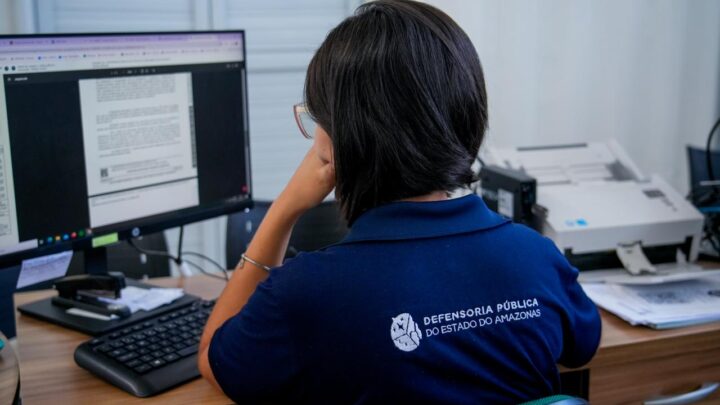 Defensoria Pública garante matrícula de estudante do FIES impedida de renovar vínculo por débitos em faculdade após falecimento do fiador