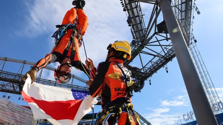 Festival de Parintins 2026: Corpo de Bombeiros realiza simulado de salvamento no Bumbódromo